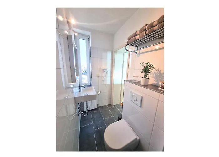 Aparthotel Good Mit Kostenlosen Parkplaetzen 3*